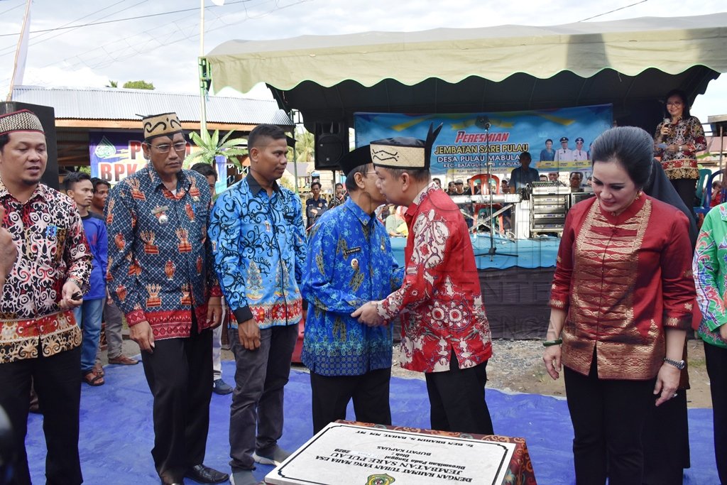 Ben Brahim Resmikan Jembatan Sare Pulau