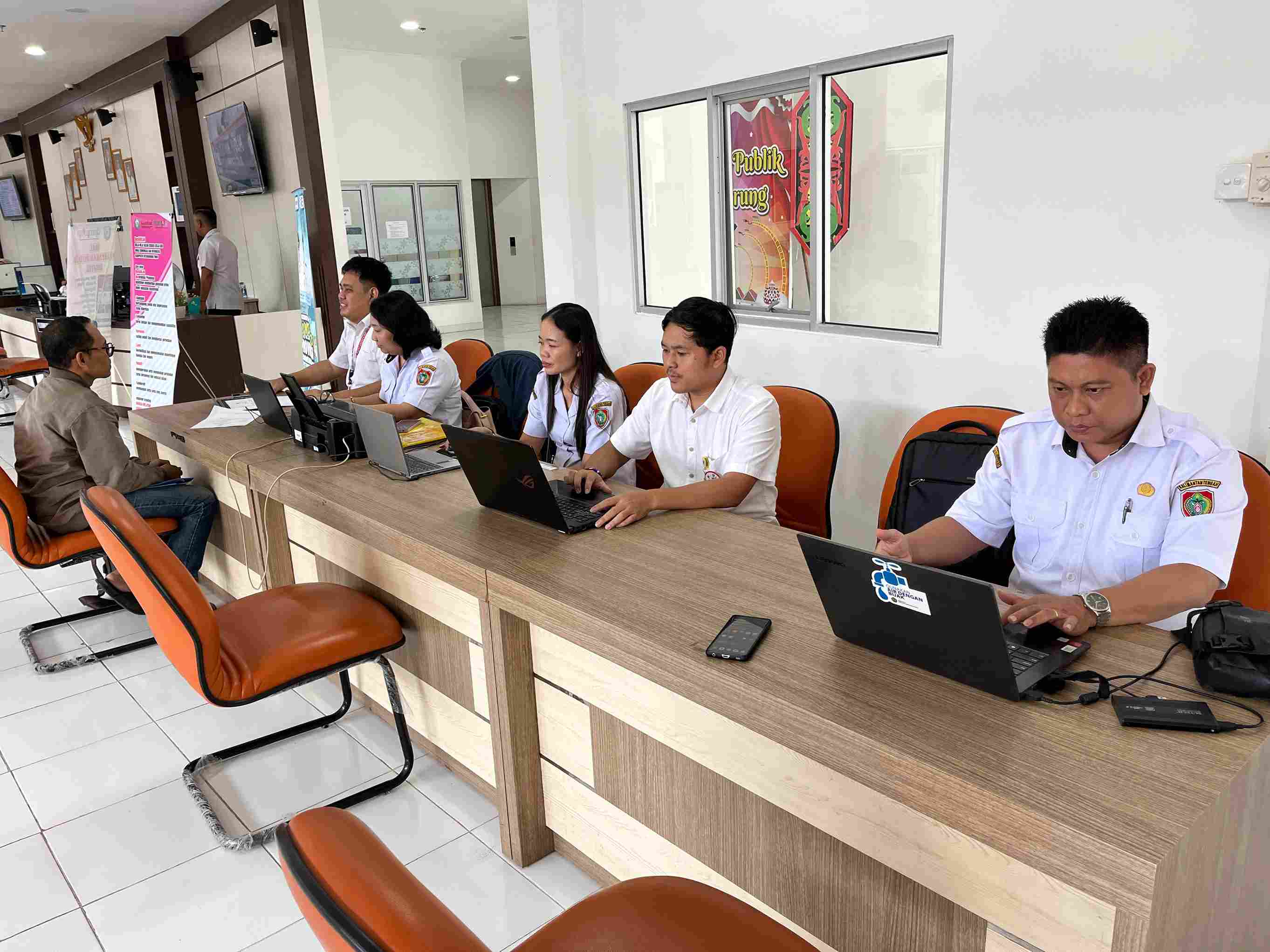 Pemprov Kalteng Fasilitasi Layanan Perizinan On Site Sektor Kelautan dan Perikanan di Kabupaten Kotawaringin Timur 