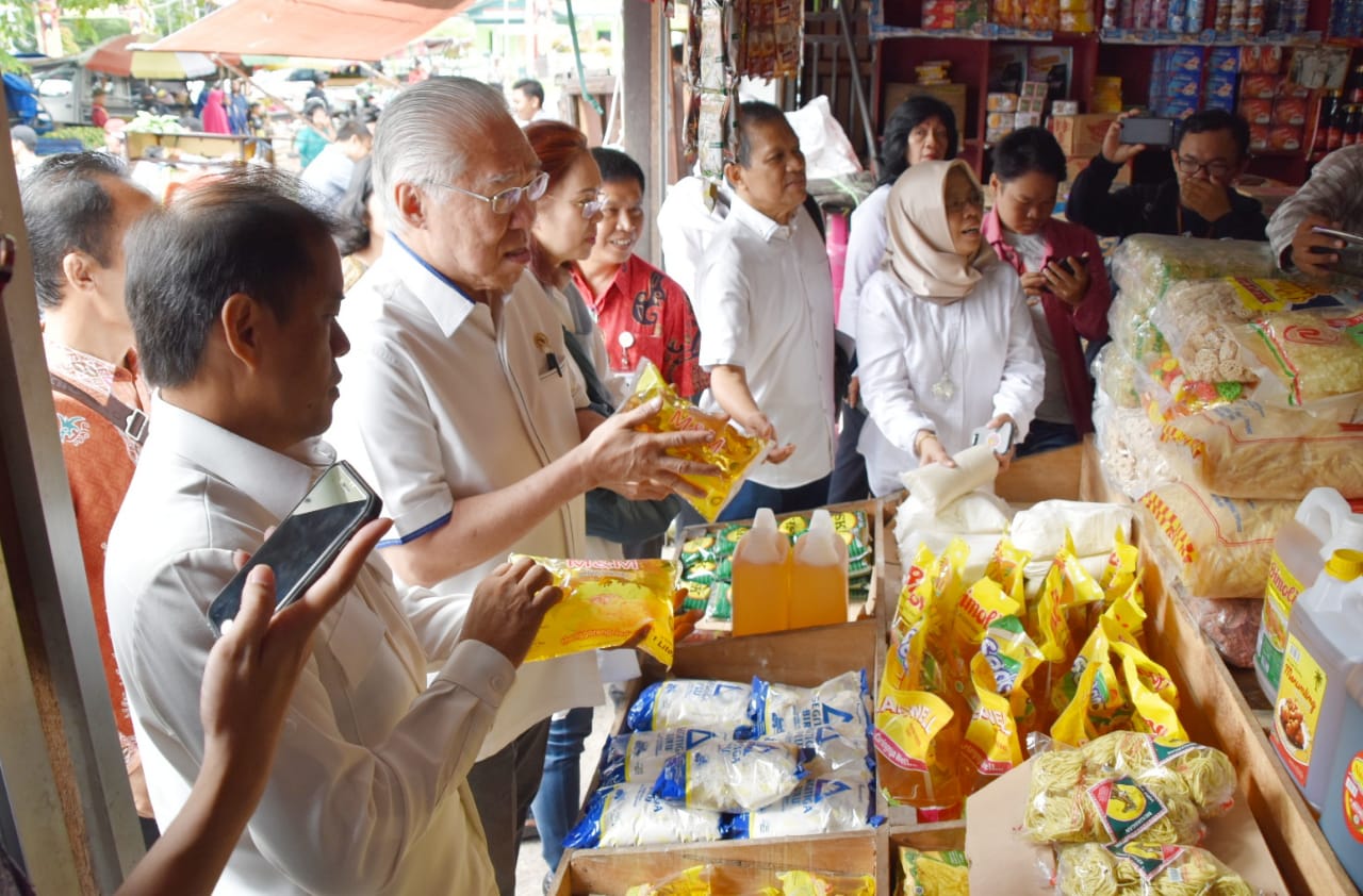 Mendag Tinjau Stok/Pasokan dan Harga Bahan Pokok di Pasar Besar Palangka Raya 