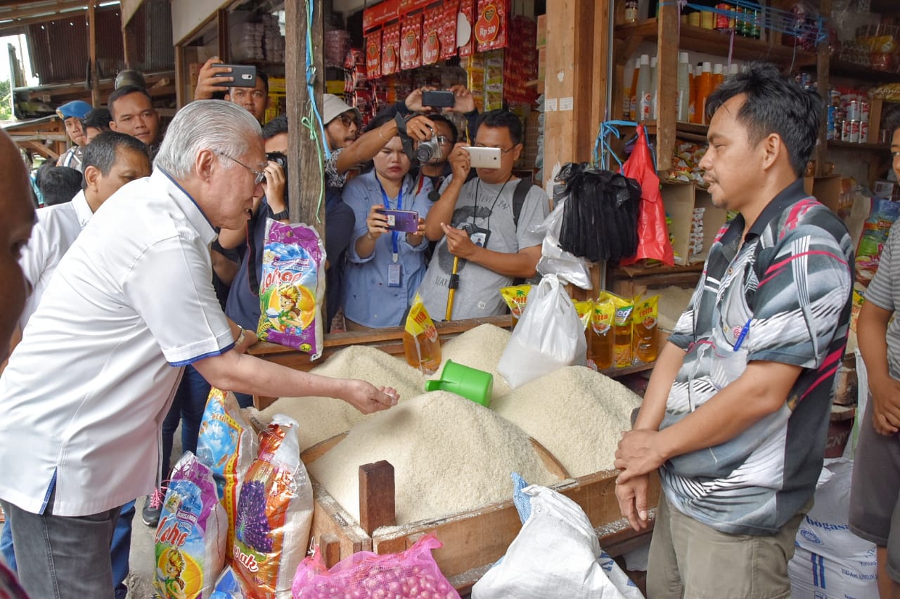 Mendag Tinjau Stok/Pasokan dan Harga Bahan Pokok di Pasar Besar Palangka Raya 