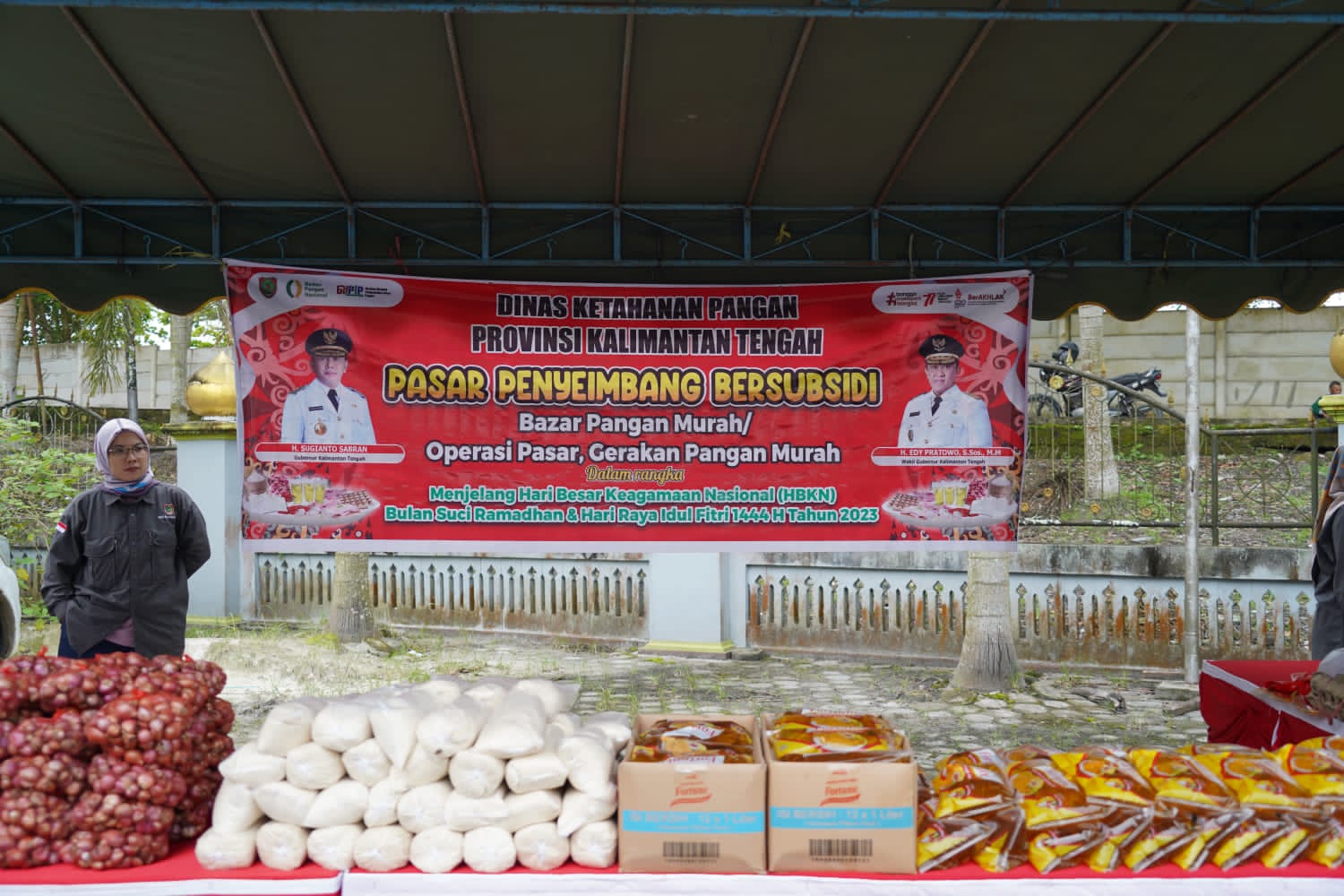 Ketua TP-PKK Kalteng Buka Pasar Penyeimbang di Kabupaten Kotawaringin Barat
