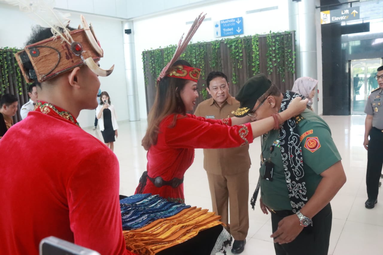 Wagub Kalteng Sambut Kedatangan Rombongan Peserta SSDN Program Pendidikan Reguler Angkatan LXVI Tahun 2024 Lemhanas di Palangka Raya