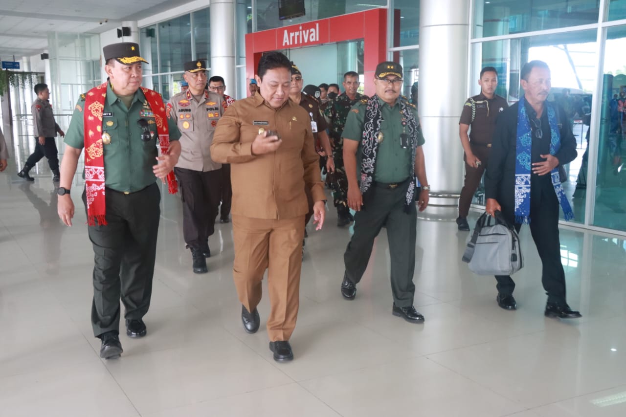 Wagub Kalteng Sambut Kedatangan Rombongan Peserta SSDN Program Pendidikan Reguler Angkatan LXVI Tahun 2024 Lemhanas di Palangka Raya