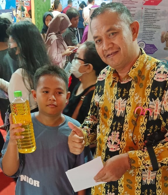 Tawarkan Berbagai Produk Komoditas Perkebunan, Pengunjung Kalteng Expo 2024 Padati Stand Disbun Prov. Kalteng