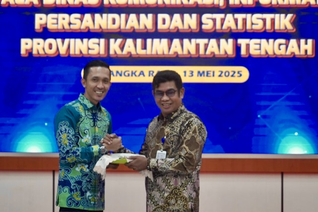 Sertijab Kepala Diskominfosantik Prov. Kalteng, Agus Siswadi Serahkan Tugas kepada Rangga Lesmana