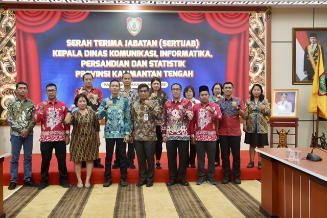 Sertijab Kepala Diskominfosantik Prov. Kalteng, Agus Siswadi Serahkan Tugas kepada Rangga Lesmana
