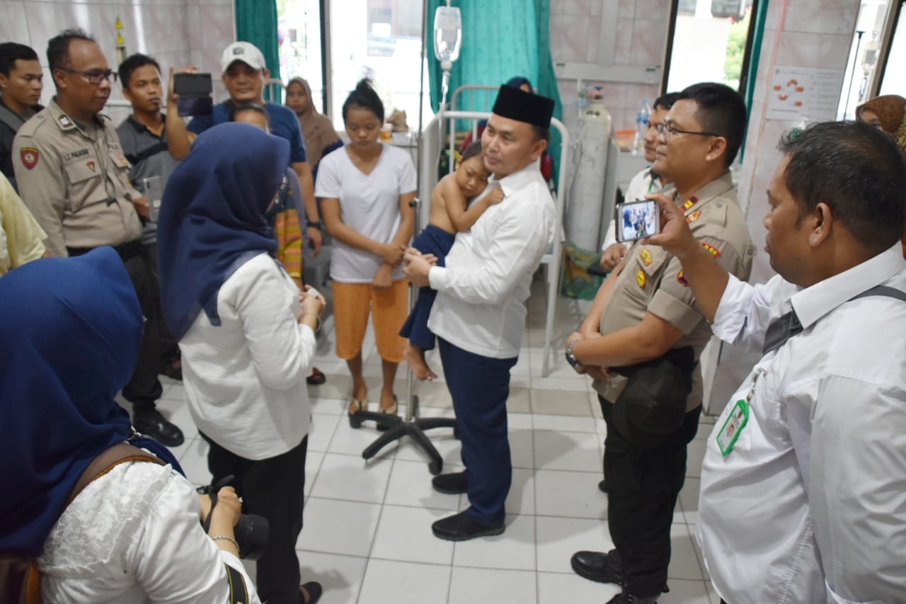 Gubernur Kunjungi Pasien Penderita Penyakit Kronis di RSUD Doris Sylvanus