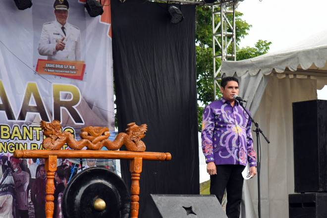 Buka Bazaar Pangkalan Banteng, Pj Bupati Berharap UMKM Kobar Segera Bangkit