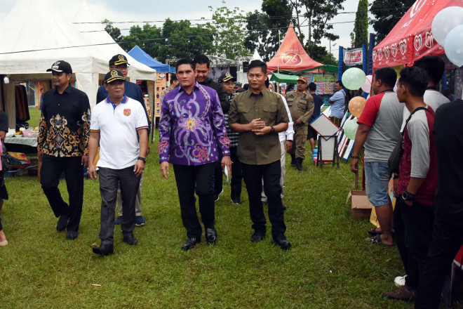 Buka Bazaar Pangkalan Banteng, Pj Bupati Berharap UMKM Kobar Segera Bangkit