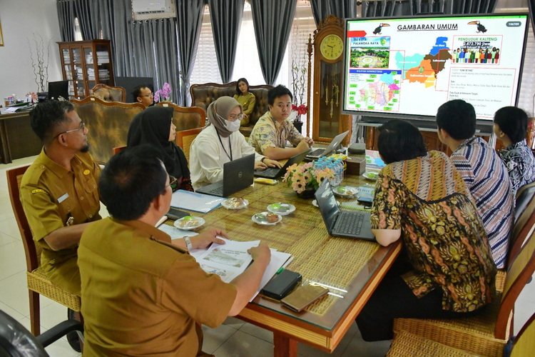 Kepala Bappedalitbang Prov. Kalteng Terima Kunjungan Tim Direktorat Kependudukan dan Jaminan Sosial Kementerian PPN/Bappenas
