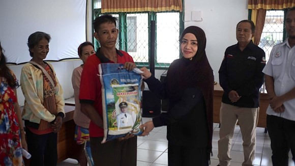 Wakili Gubernur Kalteng, Kepala BPSDM Buka Pasar Murah di Kecamatan Balai Riam dan Permata Kecubung, Kabupaten Sukamara
