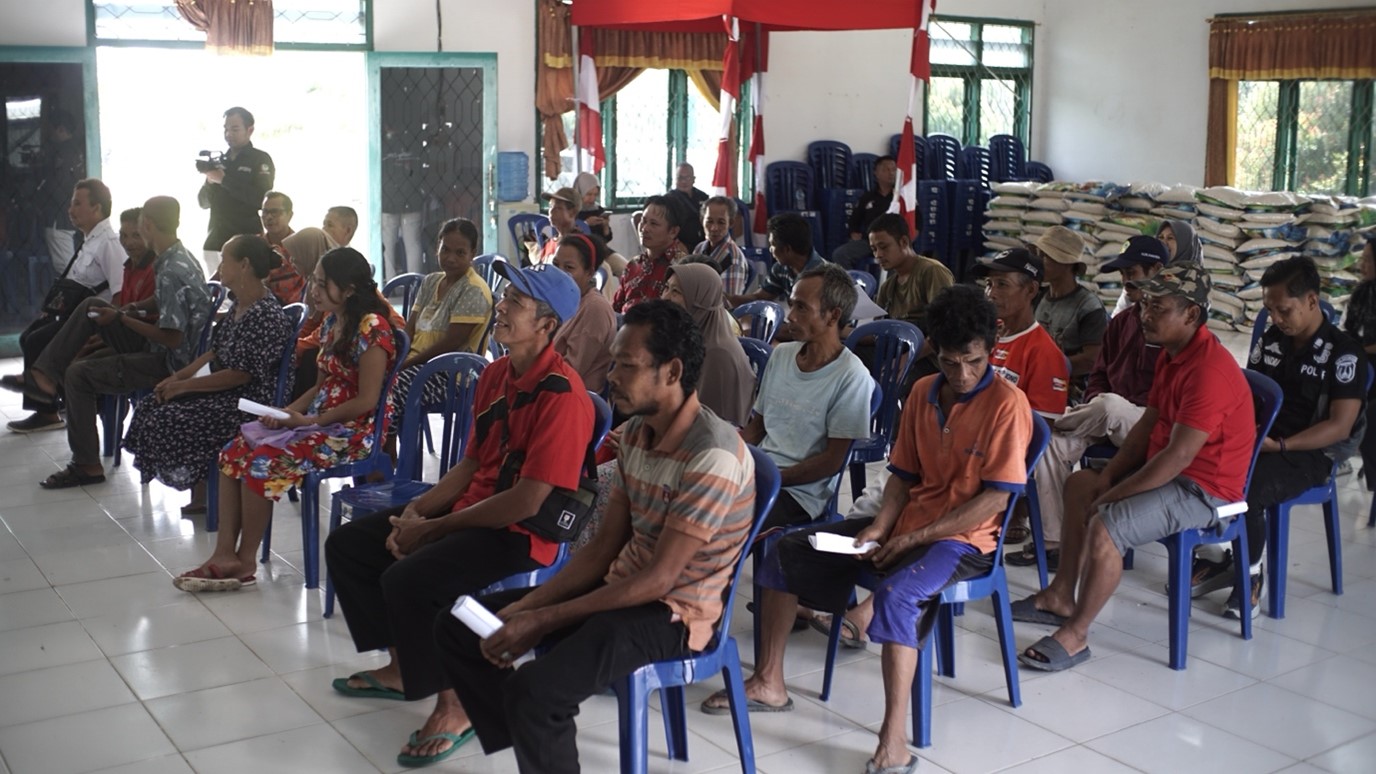 Wakili Gubernur Kalteng, Kepala BPSDM Buka Pasar Murah di Kecamatan Balai Riam dan Permata Kecubung, Kabupaten Sukamara
