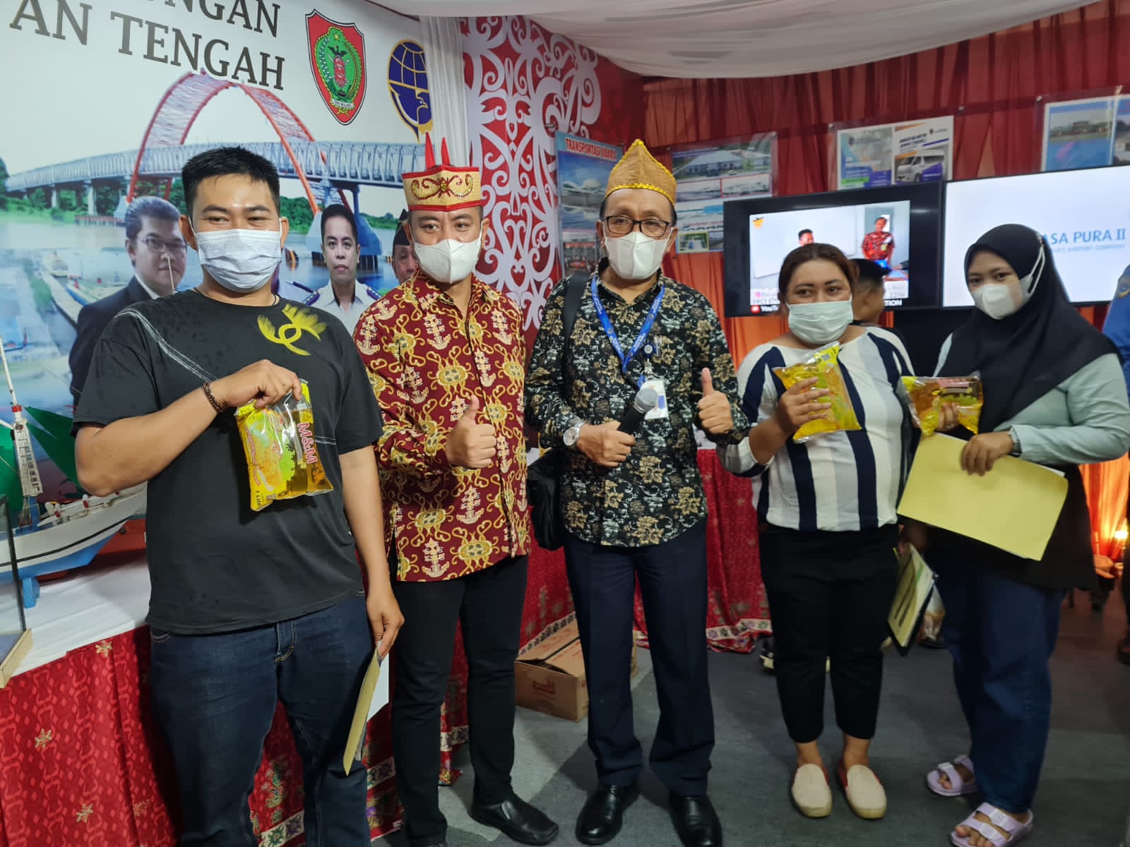 Turut Meriahkan Kalteng Expo 2022, Dishub Prov. Kalteng Bagikan Minyak Goreng dan Helm Gratis