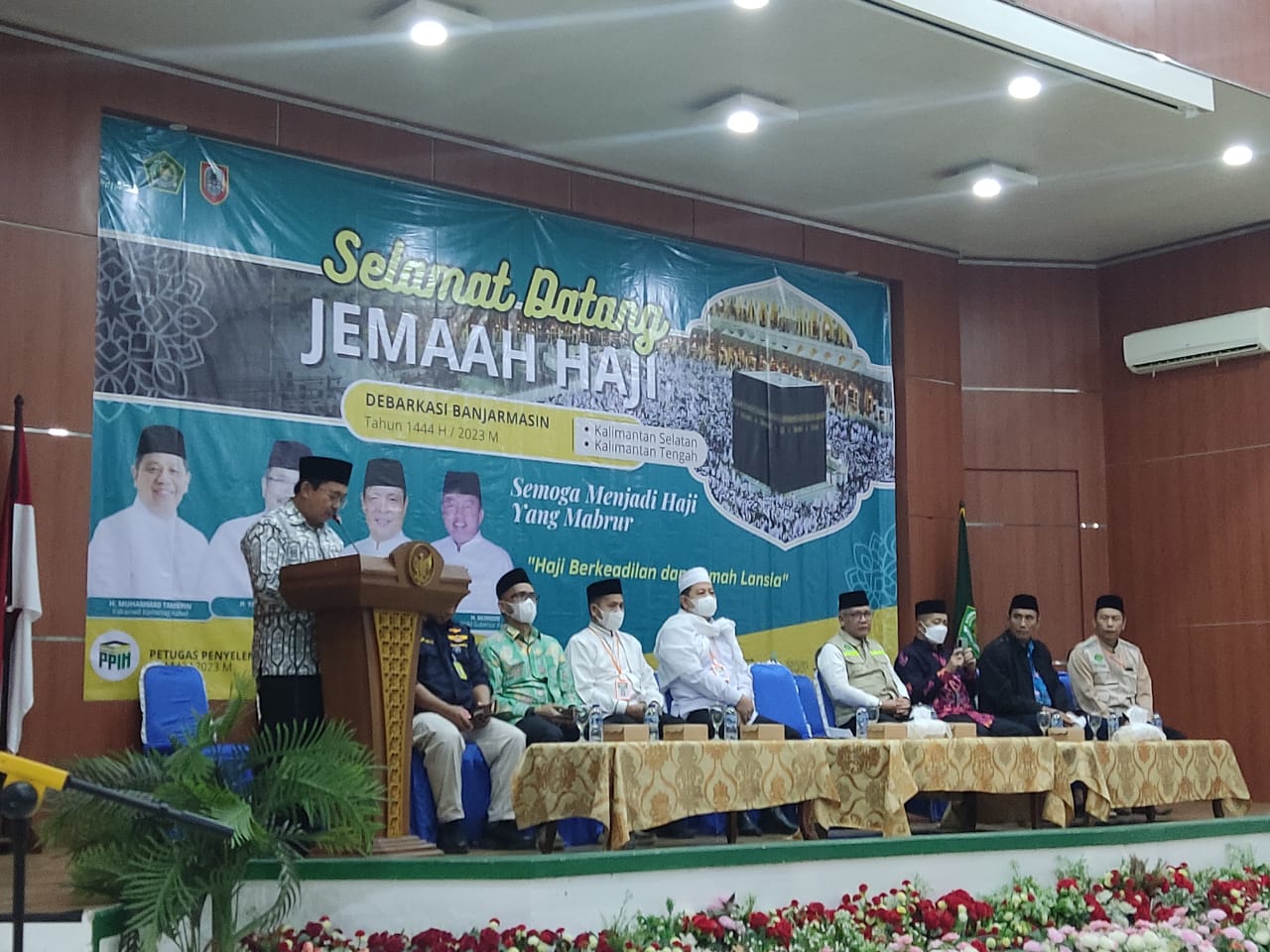 Asisten Pamkesra Kaspinor Sambut Kedatangan Jemaah Haji Provinsi Kalteng Kloter BDJ-03 Tahun 1444 H / 2023 M