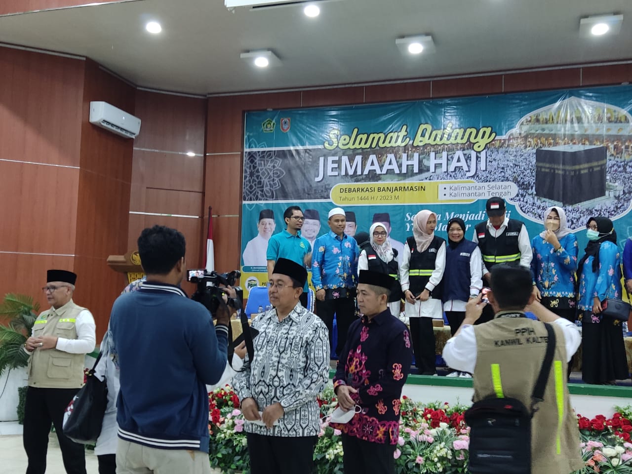 Asisten Pamkesra Kaspinor Sambut Kedatangan Jemaah Haji Provinsi Kalteng Kloter BDJ-03 Tahun 1444 H / 2023 M