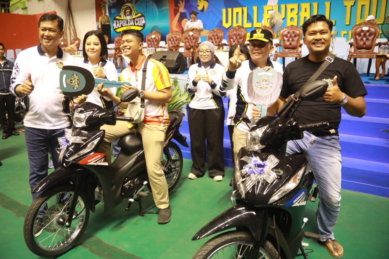 Kapolda Cup II Tahun 2026 Sukses Digelar, Gubernur Agustiar Sabran Serahkan Piala kepada Para Juara