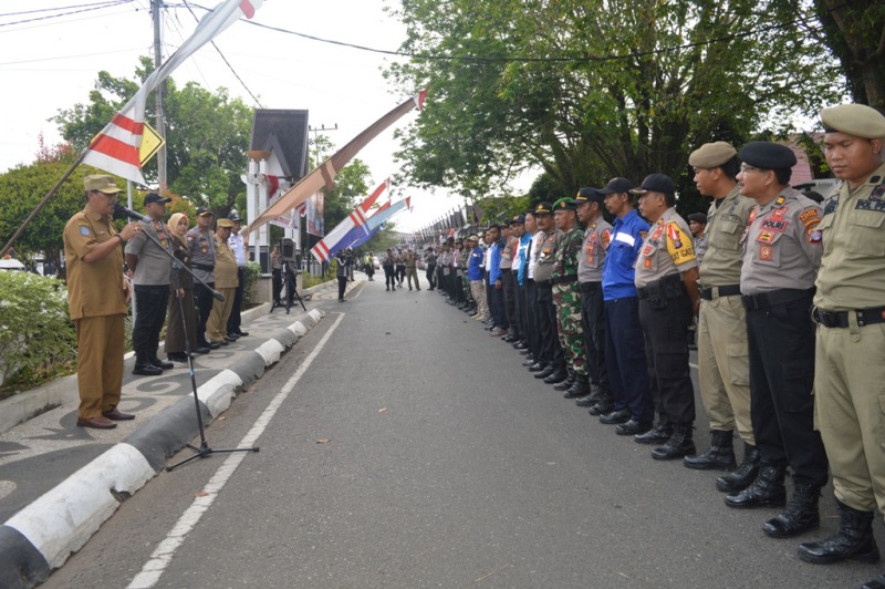 Kapuas Bentangkan Merah Putih 500 Meter