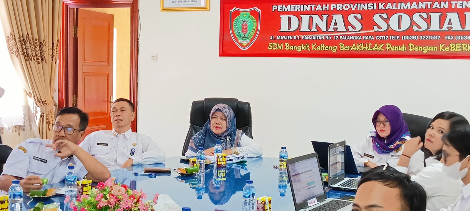 Visitasi Monitoring dan Evaluasi Keterbukaan Informasi oleh KI di Dinas Sosial Prov. Kalteng