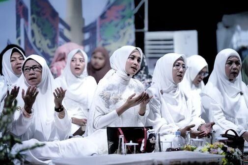Kadisbudpar Kalteng Lantunkan Sholawat Bersama Ribuan Masyarakat Kapuas