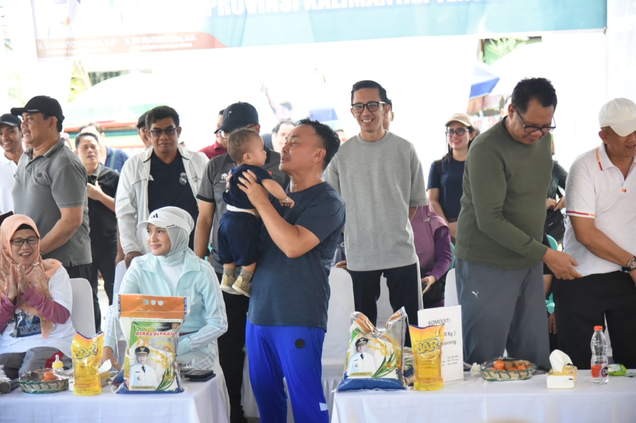 Ikuti Senam Bersama, Gubernur Sugianto Sabran Gratiskan 3000 Paket Sembako untuk PNS Gol I, II dan Tenaga Kontrak
