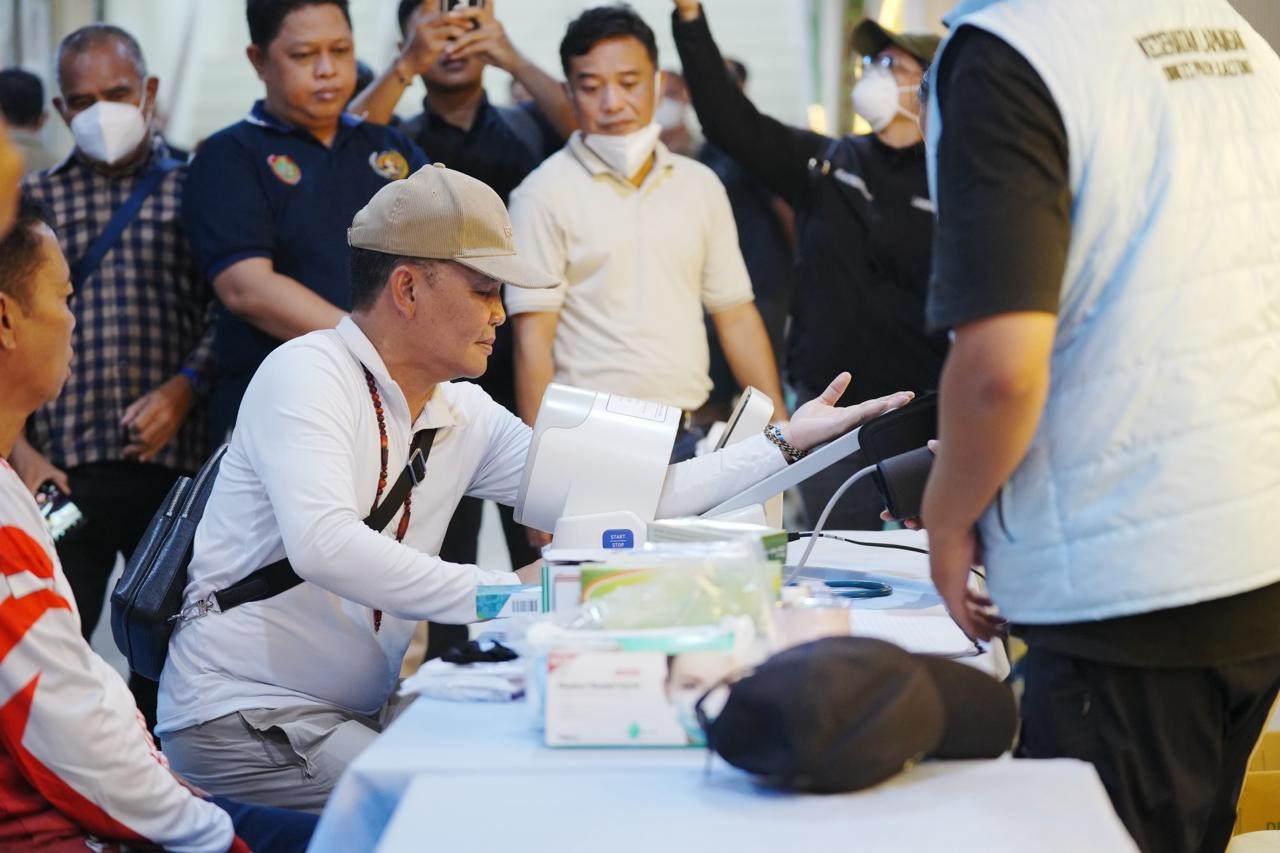Gubernur Kalteng Bagikan Masker dan Dorong Penguatan Penanganan Dampak Karhutla