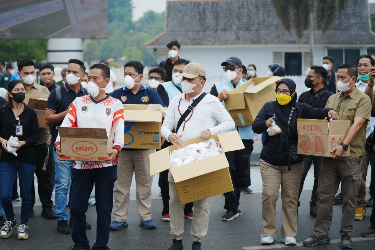Gubernur Kalteng Bagikan Masker dan Dorong Penguatan Penanganan Dampak Karhutla