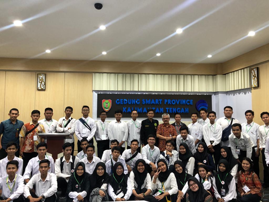 Mahasiswa UMP Orientasi Lapangan ke Gedung Smart Province