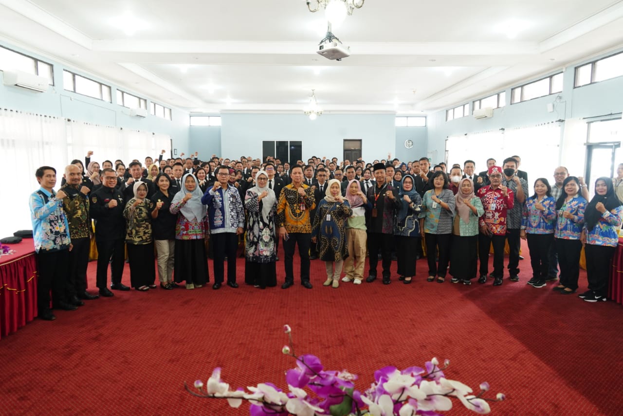 Sahli Gubernur Suhaemi Resmi Tutup Pelatihan Kepemimpinan Pengawas Gelombang I, II, dan III 