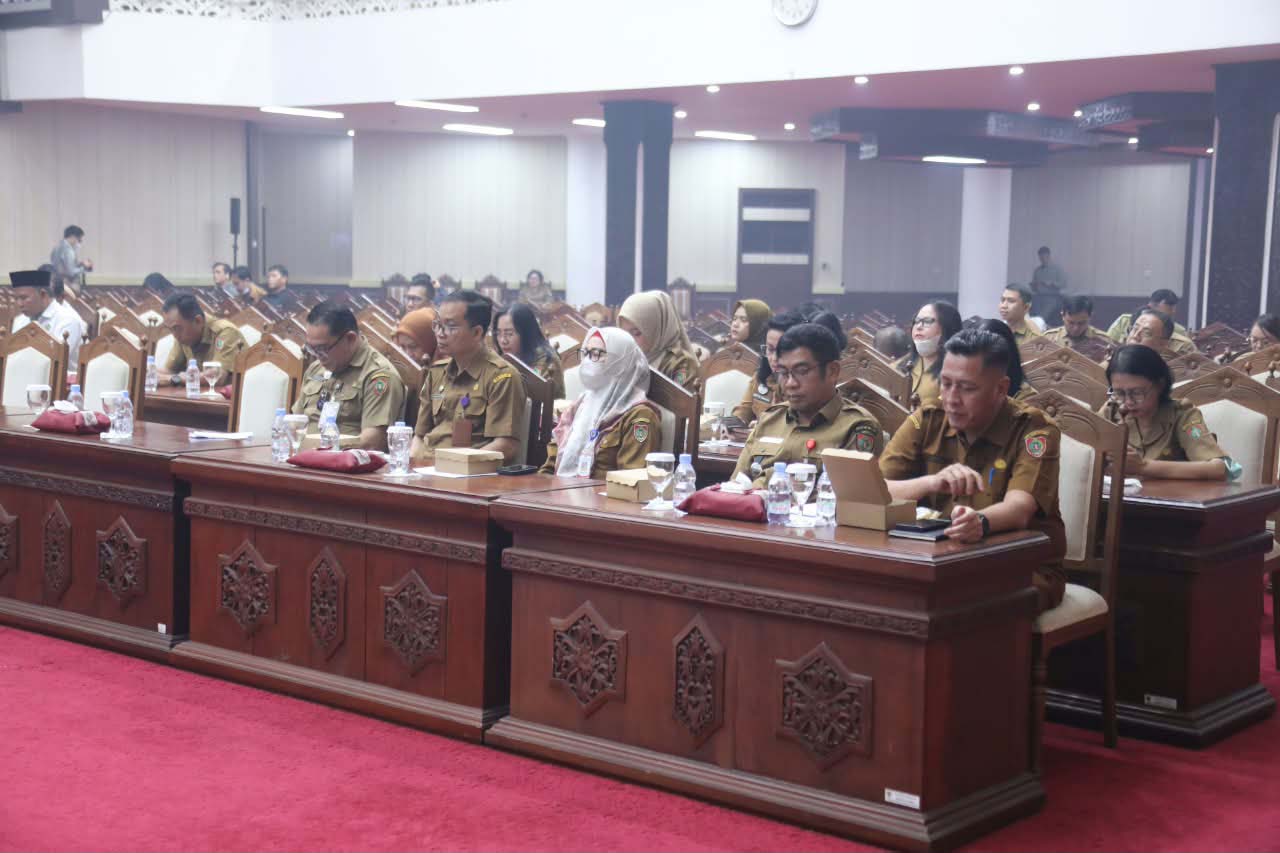 Sekda Kalteng Hadiri Rapat Paripurna DPRD, Pemerintah Perkuat Penanganan Karhutla dan Perlindungan Relawan