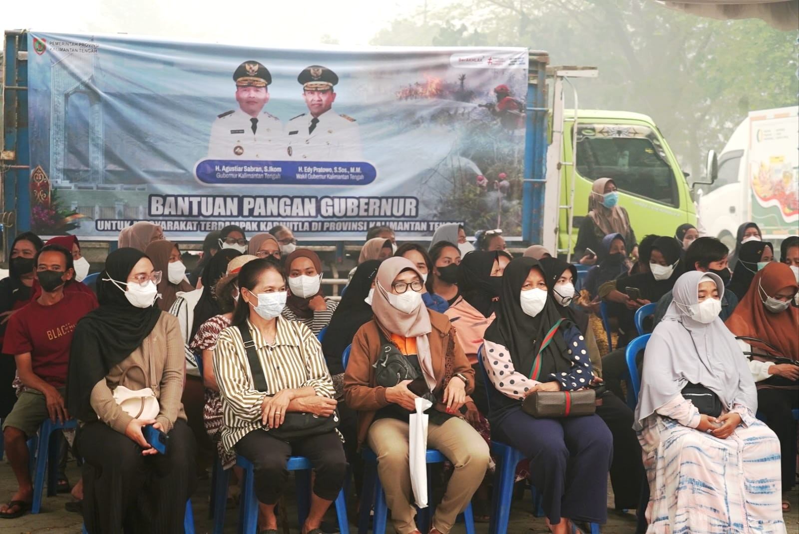 Pemprov Kalteng Salurkan Bantuan Pangan dan KHBS kepada Masyarakat Kelurahan Menteng