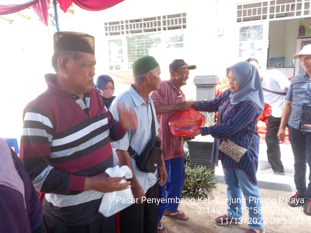Antusias Warga Serbu Pasar Penyeimbang Pemprov di Kelurahan Tanjung Pinang 