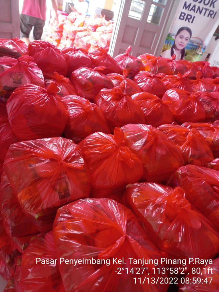Antusias Warga Serbu Pasar Penyeimbang Pemprov di Kelurahan Tanjung Pinang 