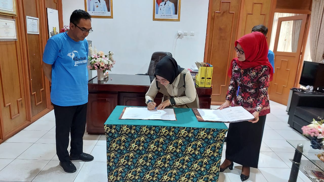 Kadispursip Kalteng Nunu Andriani Tanda Tangani MoU Pengembangan Layanan Perpustakaan se-Kalimantan