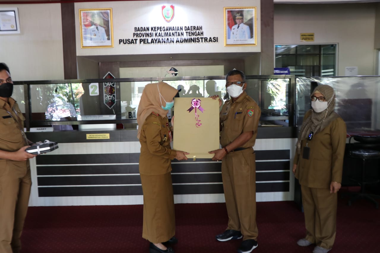 BKD Prov. Kalteng Laksanakan Apel Bersama Sekaligus Pisah Sambut Pimpinan dan Dharmawanita