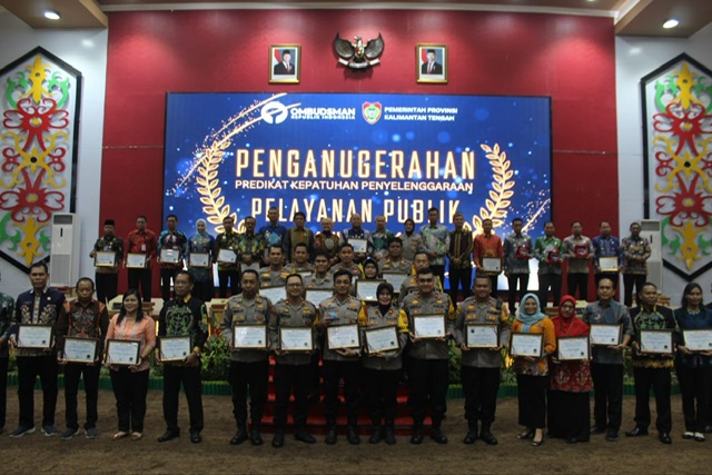 Plh. Asisten Pemkesra Maskur Hadiri Selebrasi Penyerahan Hasil Survei Kepatuhan Pelayanan Publik  di Provinsi Kalteng Tahun 2024