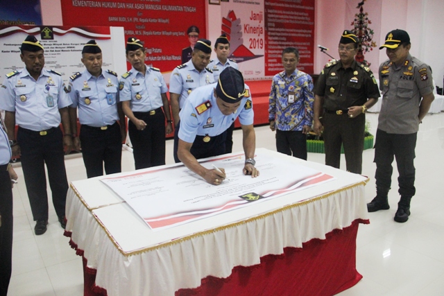 Kanwil Kemenkumham Kalteng Hari Ini Laksanakan Apel Komitmen Pelaksanaan Janji Kinerja Tahun Anggaran 2019