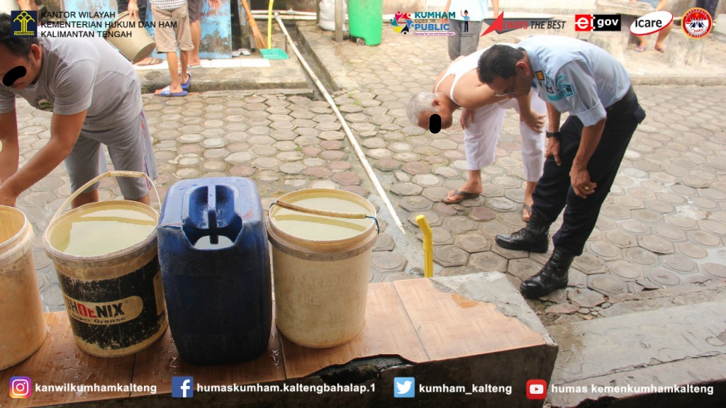 Kalapas Lakukan Inspeksi Pengawasan Keamanan Dan Kebersihan Lingkungan Blok Hunian WBP Lapas Sampit