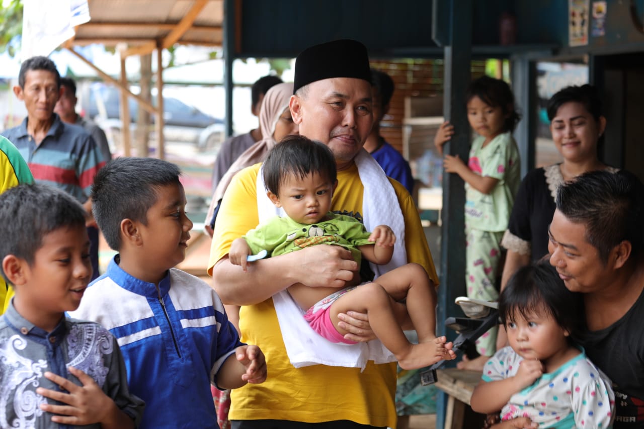 Gubernur Serahkan Bantuan Untuk Pembangunan Masjid