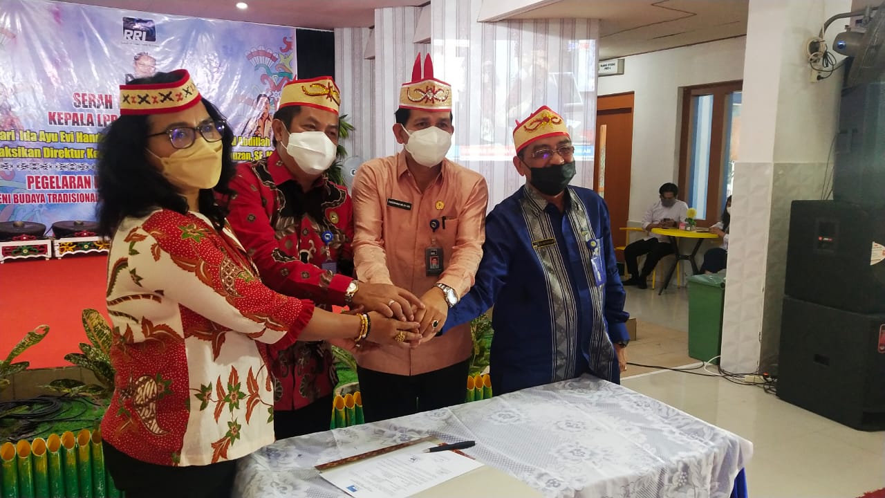 Kasi Kehumasan Diskominfosantik Kalteng Hadiri Serah Terima Jabatan Kepala LPP RRI Palangka Raya