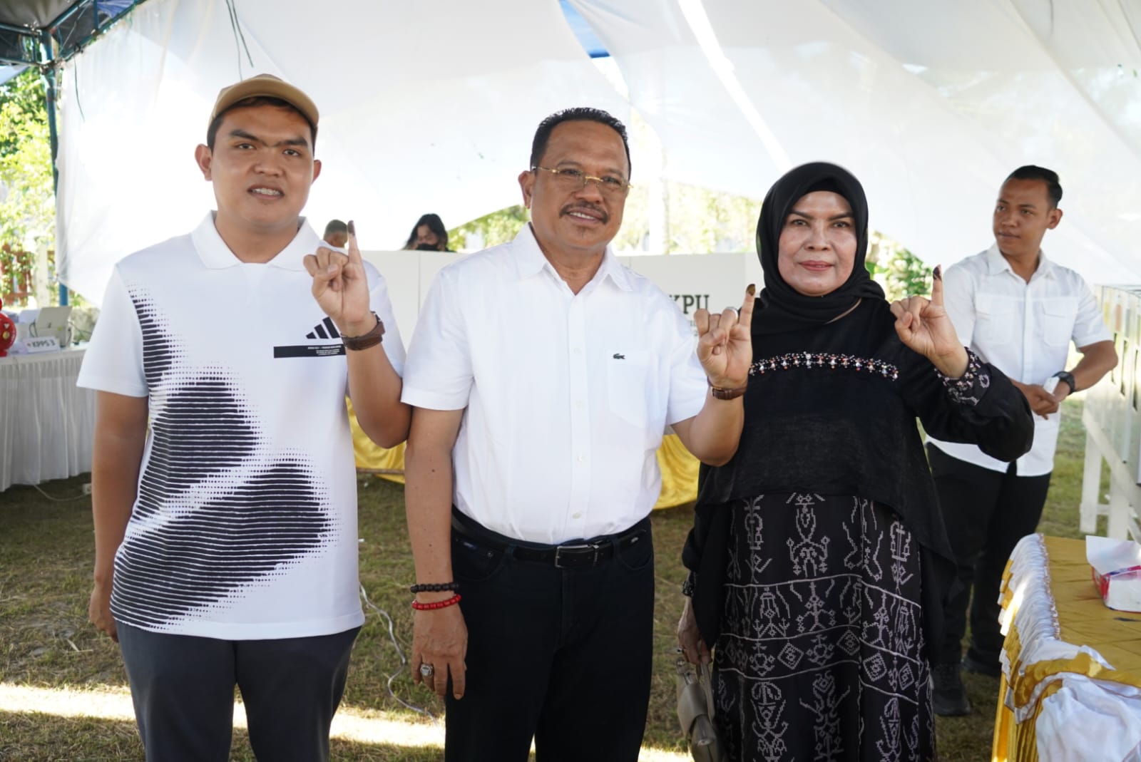Lakukan Pencoblosan di TPS 109, Sekda Kalteng Ajak Masyarakat Ciptakan Pemilu Damai