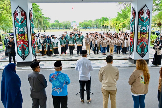 Plt. Sekda H. M Katma F. Dirun Lepas Peserta Perjalanan Religi Umrah dan ke Yerusalem Tahun 2025