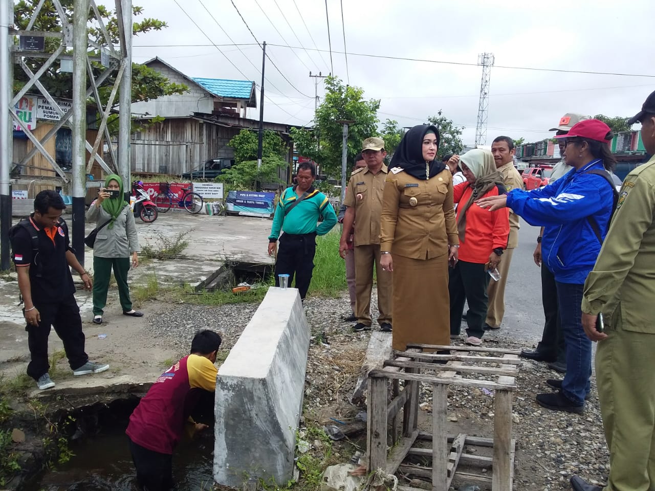 Wakil Walikota Umi Tinjau Pembersihan Drainase