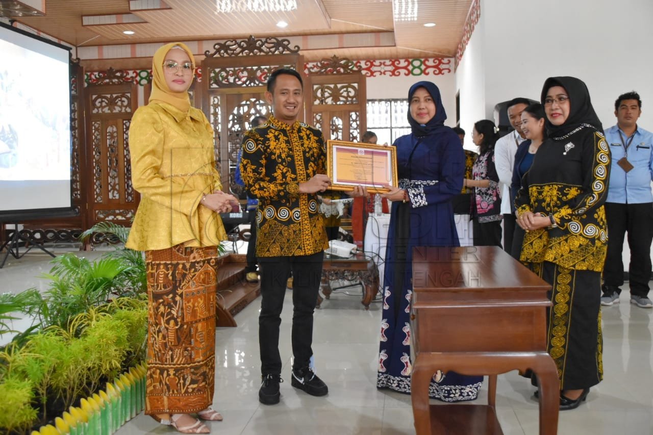Lantik Ketua Dekranasda Kota Palangka Raya Periode Tahun 2018-2023, Ivo Sugianto Sabran Dorong Pengrajin Dekranasda Berinovasi