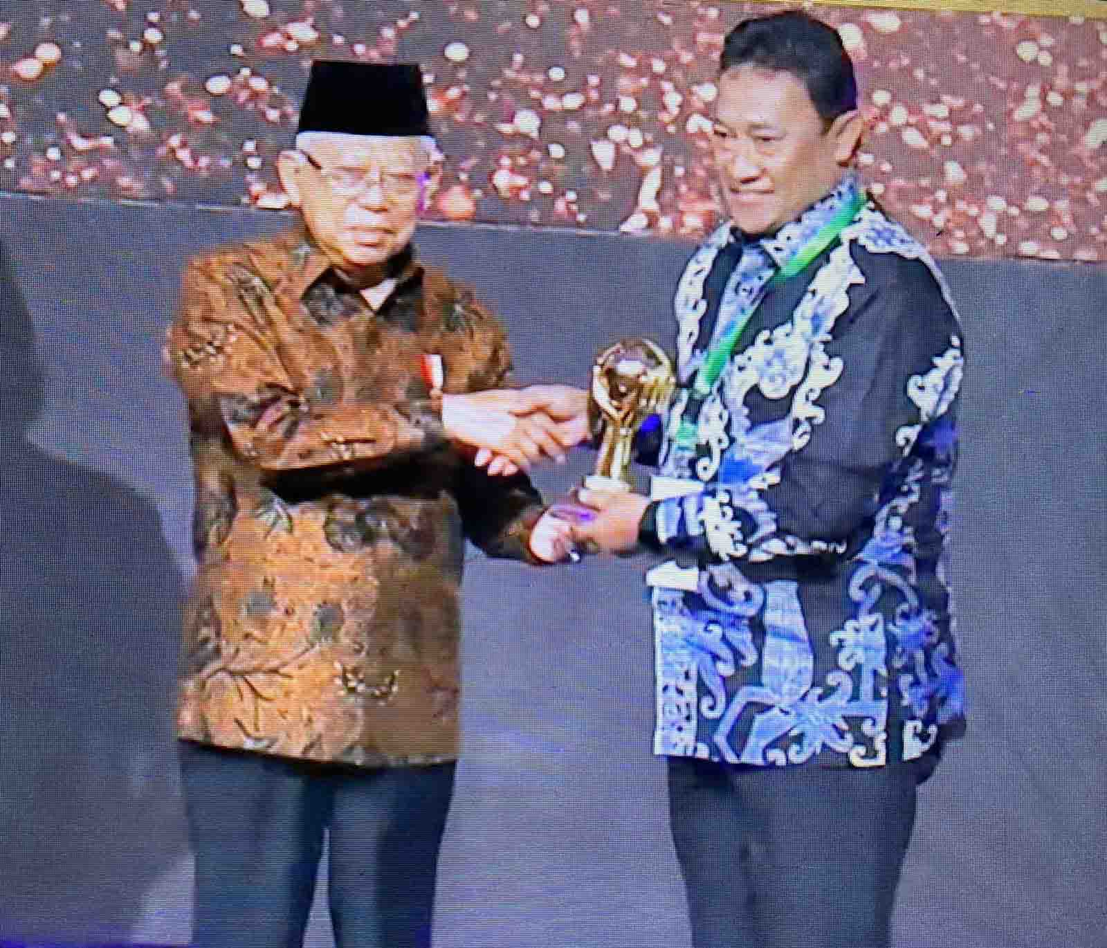 Berhasil dalam Implementasi JKN, Pemprov Kalteng Terima Penghargaan UHC