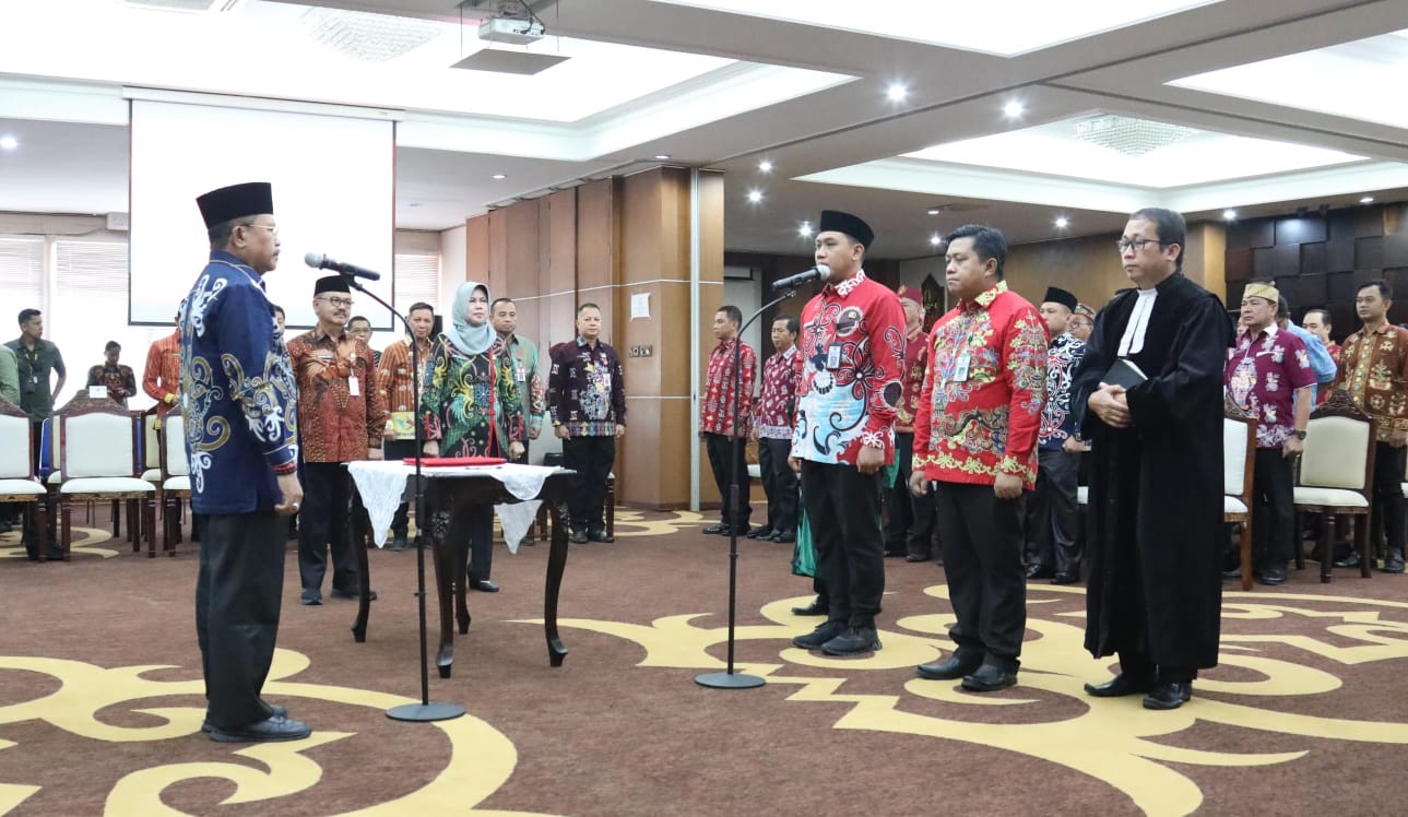 Sekda Nuryakin Lantik Pimpinan Tinggi Pratama, Pejabat Administrator, dan Pejabat Pengawas Lingkup Pemprov Kalteng