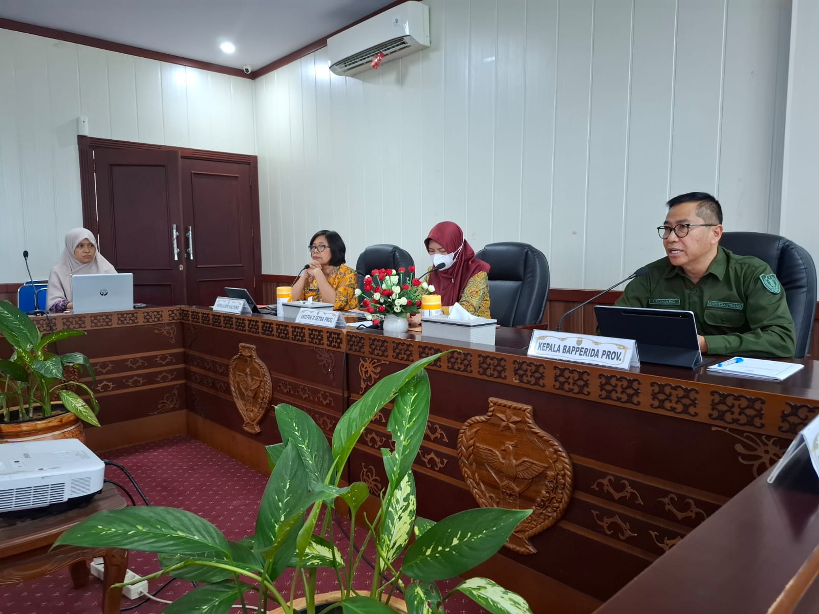 Kepala BAPPERIDA Prov. Kalteng Hadiri Rapat Strategis Pertumbuhan Ekonomi 2025, Bahas Fokus Utama Program 100 Hari Kerja Gubernur