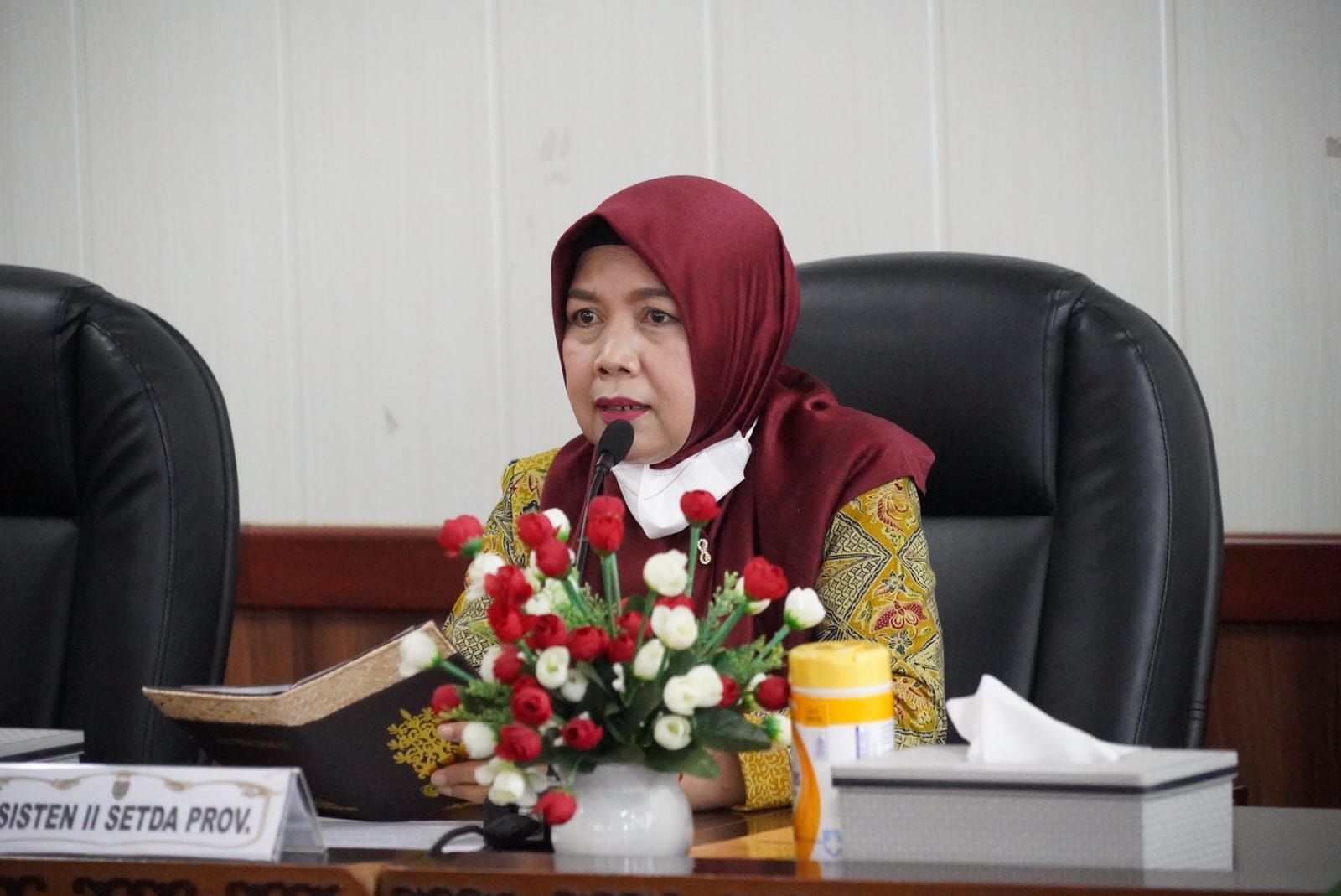 Asisten Ekbang Sri Widanarni Pimpin Rapat Pertumbuhan Ekonomi Provinsi Kalteng Tahun 2025