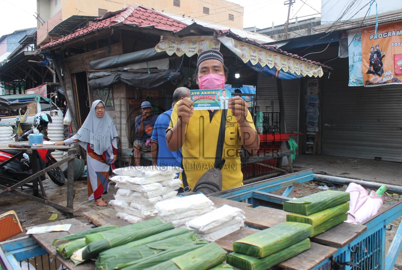 Peduli UMKM, Gubernur Kalteng Bagikan Masker Gratis