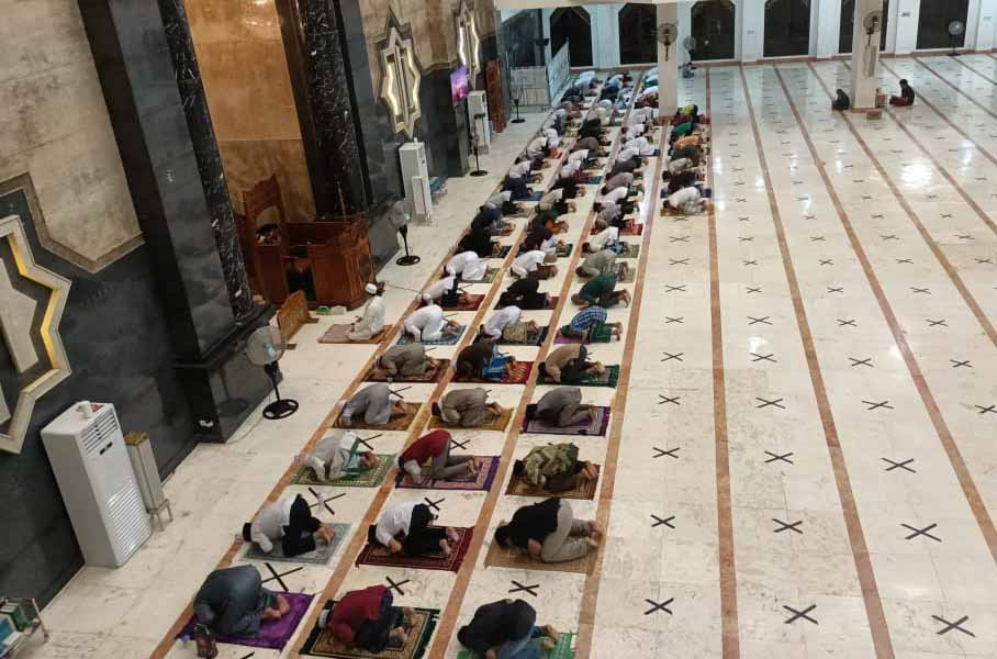 Masjid Raya Darussalam Palangka Raya Terapkan Protokol Kesehatan Pelaksanaan Salat Tarawih