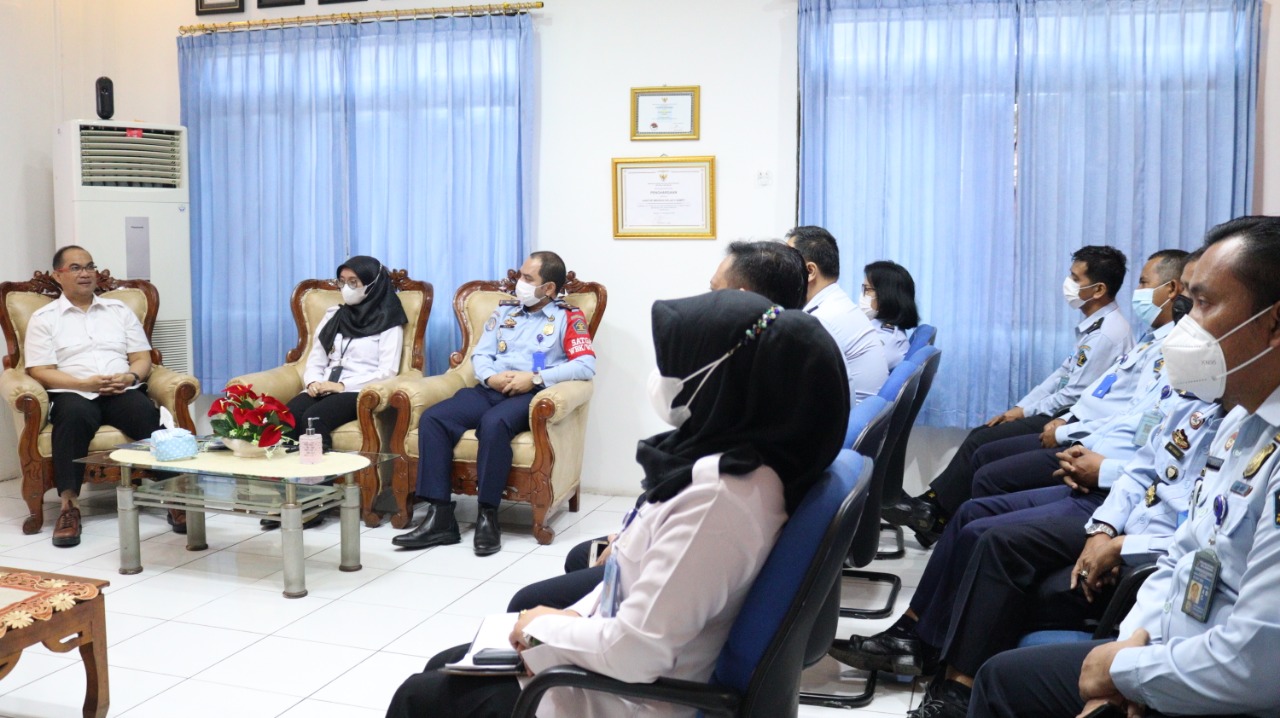 Kunjungi Kanim Sampit, Kakanwil Berikan Pengarahan Pembangunan ZI Menuju WBK dan WBBM